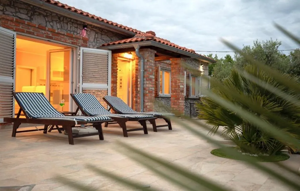 Villa Alemka - Island Of Krk By Villas Guide Gostinjac
